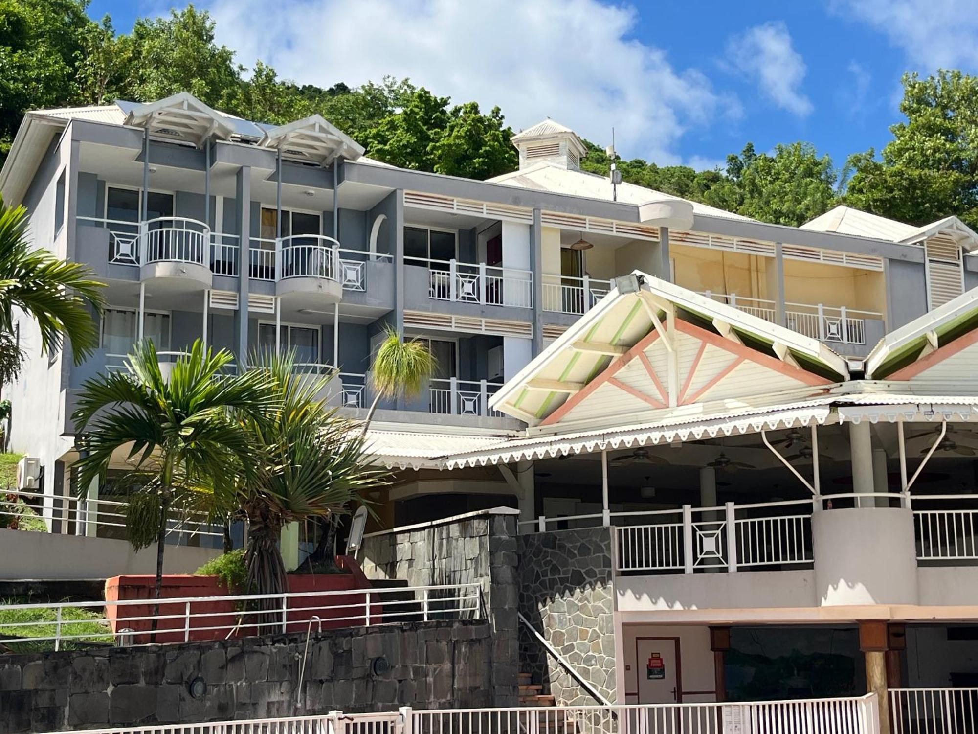 Studio Harmony-Résidence hôtelière -piscine à débordement-toboggan- superbe vue sur mer-100m de la plage La Trinité Exterior foto